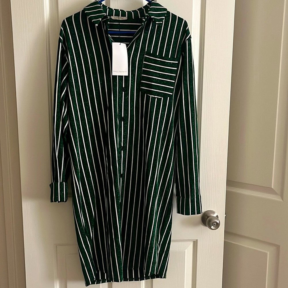 Nwt Zara shirt dress size small oversized style. It’s in a beautiful green shade